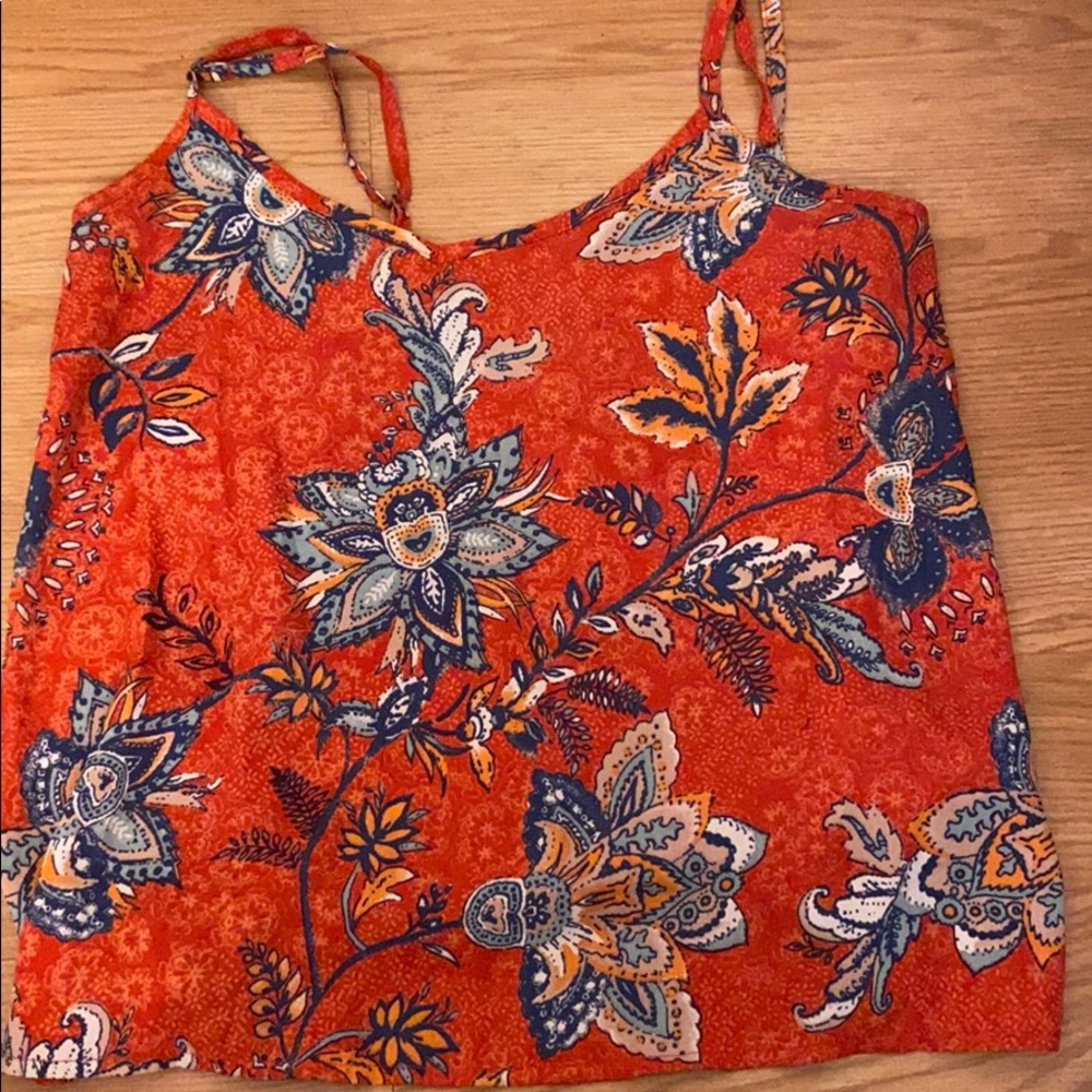 hollister barely worn top !!